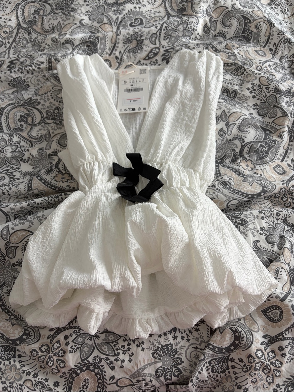 Zara White Textured Peplum Top with Black Bow